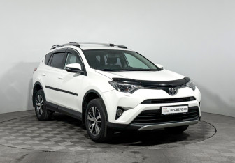 Подержанный автомобиль Toyota RAV4 2016 года (3 фото)
