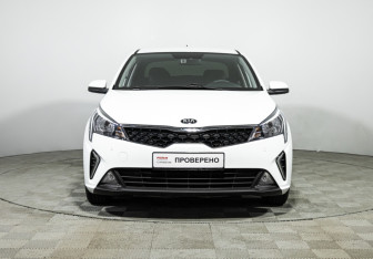 Подержанный автомобиль Kia Rio Sedan 2020 года (2 фото)