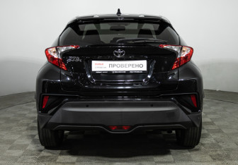 Подержанный автомобиль Toyota C-HR 2019 года (6 фото)