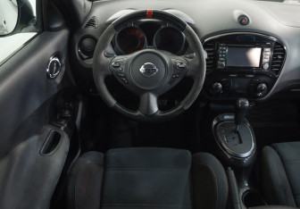 Подержанный автомобиль Nissan Juke Nismo 2013 года (10 фото)