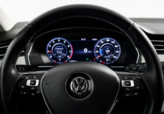 Подержанный автомобиль Volkswagen Passat Wagon 2017 года (15 фото)