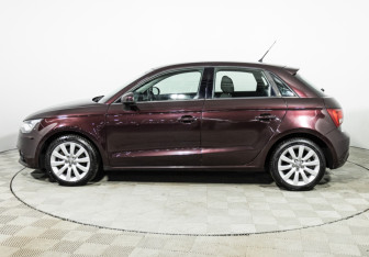 Подержанный автомобиль Audi A1 2014 года (8 фото)