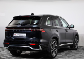 Подержанный автомобиль Geely Monjaro 2024 года (11 фото)