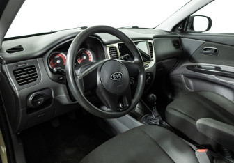 Подержанный автомобиль Kia Rio Sedan 2011 года (11 фото)
