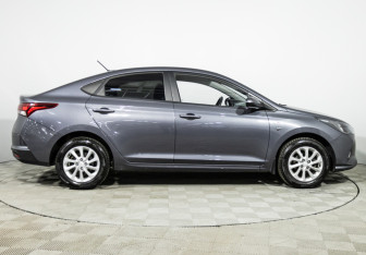 Подержанный автомобиль Hyundai Solaris Sedan 2021 года (4 фото)