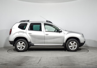 Подержанный автомобиль Renault Duster 2016 года (4 фото)