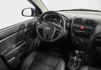 Подержанный автомобиль Kia Picanto 2010 года (9 фото)