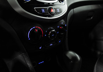 Подержанный автомобиль Hyundai Solaris Sedan 2011 года (15 фото)
