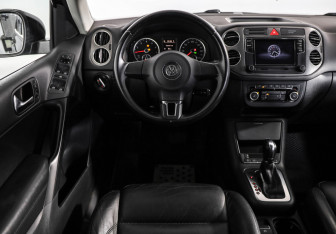Подержанный автомобиль Volkswagen Tiguan 2010 года (11 фото)