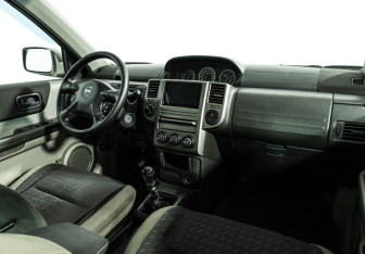 Подержанный автомобиль Nissan X-Trail 2005 года (9 фото)