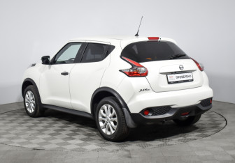 Подержанный автомобиль Nissan Juke 2015 года (7 фото)