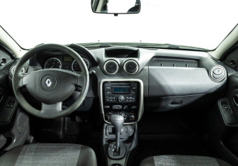 Подержанный автомобиль Renault Duster 2014 года (13 фото)