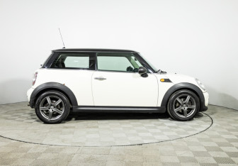 Подержанный автомобиль MINI Hatch 2011 года (4 фото)