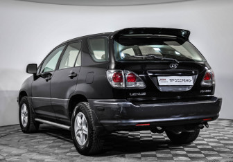 Подержанный автомобиль Lexus RX 2002 года (7 фото)