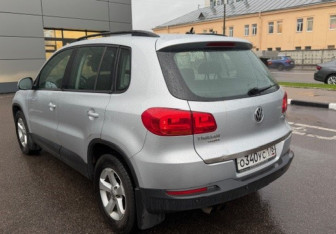 Подержанный автомобиль Volkswagen Tiguan 2013 года (11 фото)