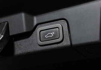 Подержанный автомобиль Land Rover Range Rover Evoque 2014 года (15 фото)