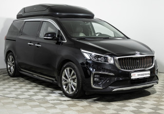 Подержанный автомобиль Kia Carnival 2020 года (3 фото)