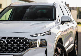 Подержанный автомобиль Hyundai Santa Fe 2021 года (2 фото)