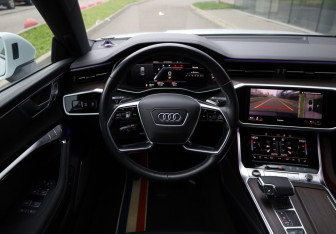 Подержанный автомобиль Audi A7 2022 года (9 фото)
