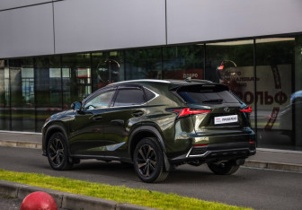 Подержанный автомобиль Lexus NX 2021 года (8 фото)
