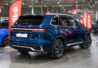 Подержанный автомобиль Geely Monjaro 2023 года (10 фото)