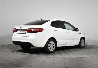 Подержанный автомобиль Kia Rio Sedan 2015 года (5 фото)