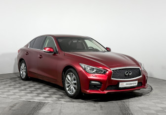 Подержанный автомобиль Infiniti Q50 2016 года (3 фото)