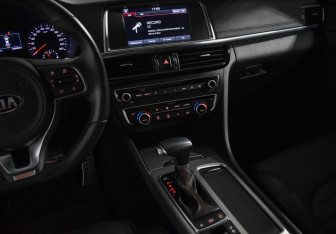 Подержанный автомобиль Kia Optima Sedan 2017 года (23 фото)