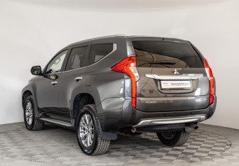 Подержанный автомобиль Mitsubishi Pajero Sport 2018 года (7 фото)