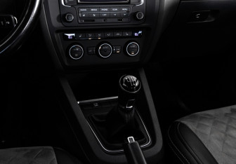 Подержанный автомобиль Volkswagen Jetta Sedan 2015 года (13 фото)