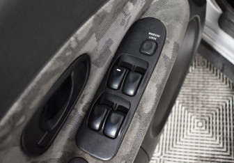 Подержанный автомобиль Mitsubishi Carisma Sedan 1998 года (14 фото)