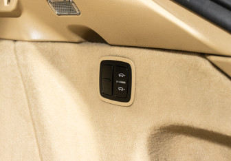 Подержанный автомобиль Porsche Macan 2014 года (25 фото)