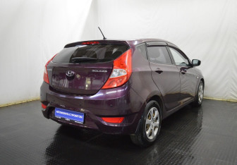 Подержанный автомобиль Hyundai Solaris Hatchback 2011 года (5 фото)