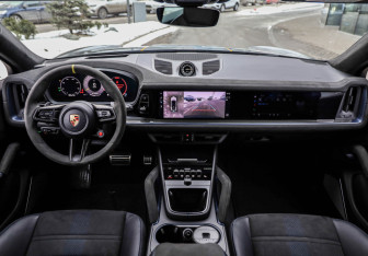 Подержанный автомобиль Porsche Cayenne 2023 года (11 фото)