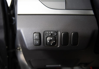 Подержанный автомобиль Mitsubishi Pajero 2012 года (17 фото)