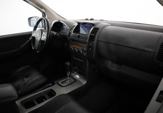 Подержанный автомобиль Nissan Pathfinder 2006 года (15 фото)