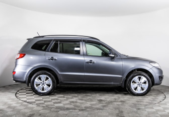 Подержанный автомобиль Hyundai Santa Fe 2011 года (4 фото)