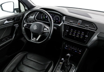 Подержанный автомобиль Volkswagen Tiguan 2021 года (17 фото)