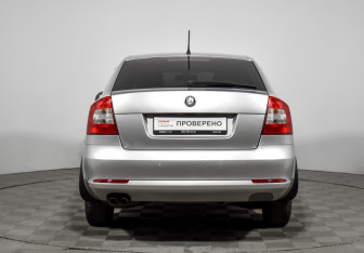 Подержанный автомобиль Skoda Octavia Liftback 2012 года (6 фото)