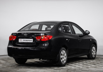 Подержанный автомобиль Hyundai Elantra Sedan 2008 года (5 фото)