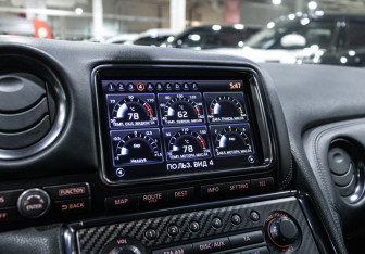 Подержанный автомобиль Nissan GT-R 2011 года (14 фото)