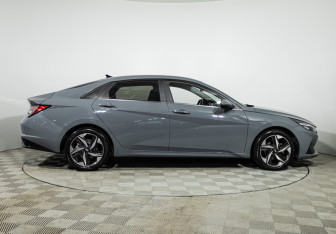 Подержанный автомобиль Hyundai Elantra Sedan 2021 года (4 фото)