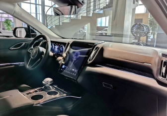 Новый Hongqi HS3 2025 (9 фото)