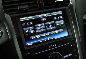 Подержанный автомобиль Ford Mondeo Sedan 2015 года (16 фото)