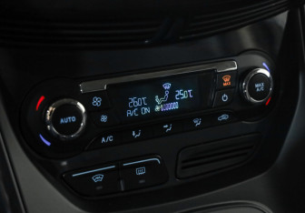 Подержанный автомобиль Ford Kuga 2016 года (17 фото)