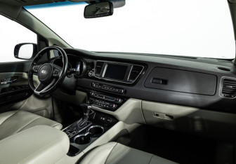 Подержанный автомобиль Kia Carnival 2018 года (9 фото)