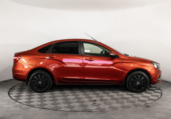 Подержанный автомобиль LADA (ВАЗ) Vesta Sedan 2019 года (4 фото)