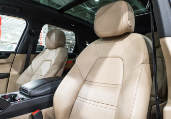 Подержанный автомобиль Porsche Cayenne 2020 года (34 фото)