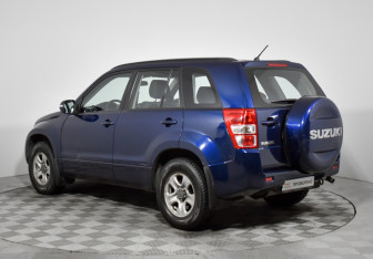 Подержанный автомобиль Suzuki Grand Vitara 2014 года (7 фото)