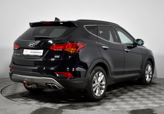 Подержанный автомобиль Hyundai Santa Fe 2017 года (5 фото)
